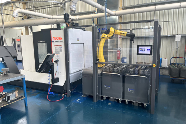 RoboTrex von LANG Technik mit Mazak CV5-500