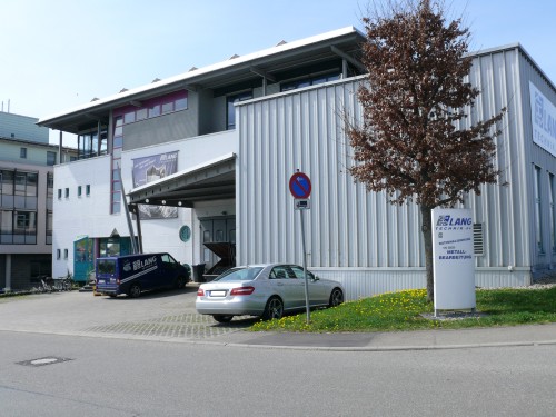 1989: Errichtung des Firmenhauptsitzes in Neuhausen auf den Fildern