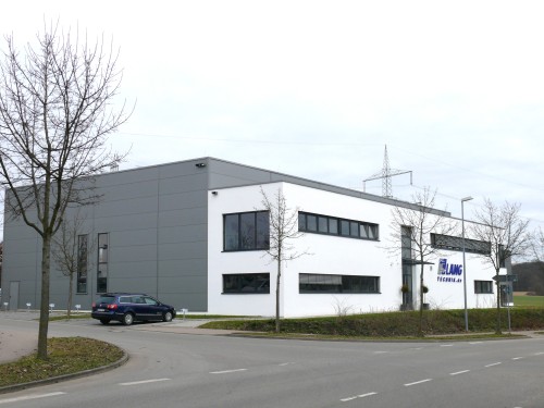 2009: Fertigstellung des neuen Produktionsgebäudes in Holzmaden
