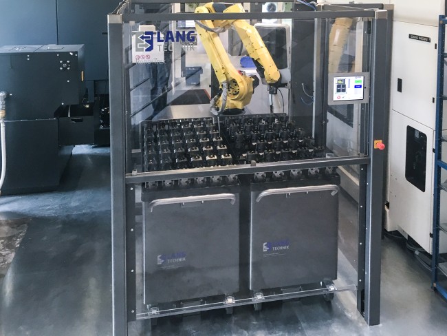 RoboTrex Automation von LANG Technik mit einer DMG Mori DMU 50 ecoMill Fräsmaschine