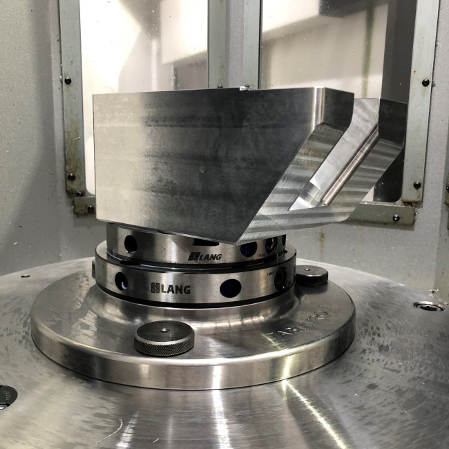 The zero point clamping system from LANG Technik saves set-up times in a machine tool