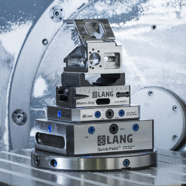 Centering vise clamped in a zero point plate from LANG Technik