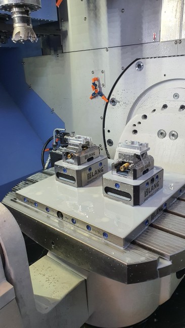 Accurate and strong connection between cnc vise and zero point clamping system