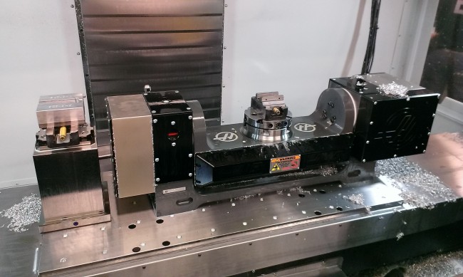 5 axis vise positioned accurately in a zero point plate from workholding expert LANG