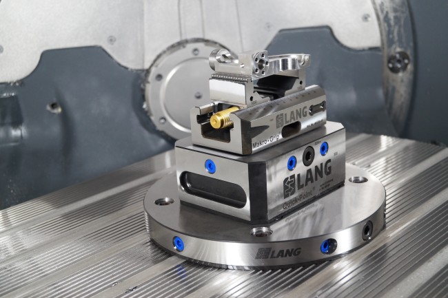 Cnc vise from LANG Technik mills blank in a cnc machine