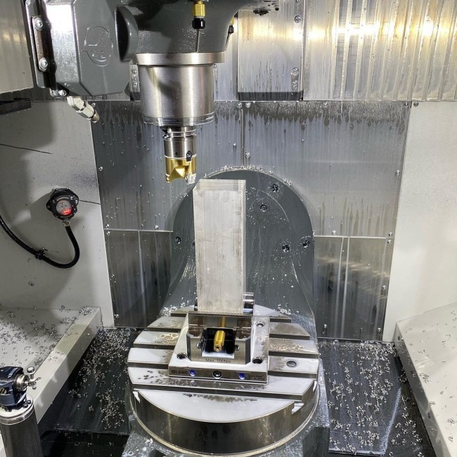 5 axis vise from LANG Technik machines workpiece in a machine tool