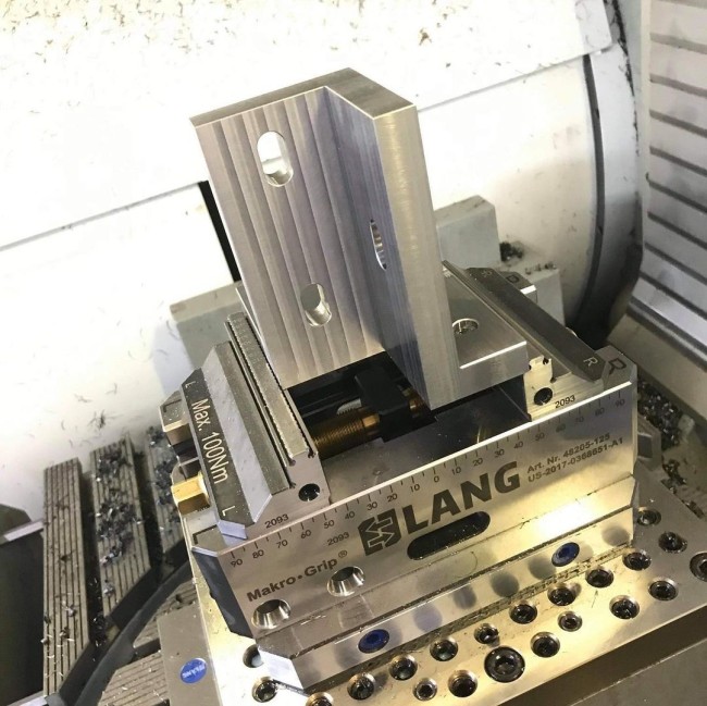 5-axis machining of workpiece with a 5-axis vise from LANG Technik